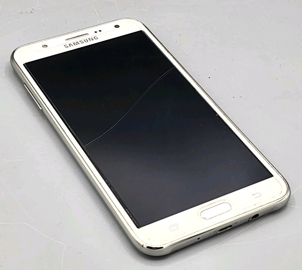 Samsung Galaxy J7 Refine Smartphone SM-J700T White FOR PARTS WONT POWER ON