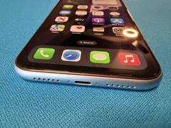 Apple iPhone XR 64GB Blue Unlocked MT2K2LL/A No Scratches Dents