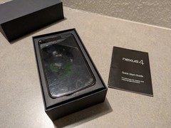 LG Nexus 4 E960 16G w/ Sailfish OS « Tahkalampi » Original box, screen blemish