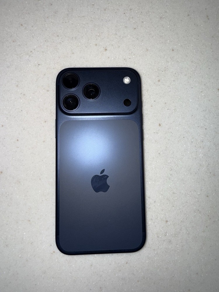 iPhone 17 Pro Max 256 Gigabytes Unlocked 5G for Well In used Perfect Condition