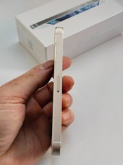 Apple iPhone 5/5S/5C 16GB Factory UNlocked Black/White/Gold New Battery GIFT