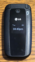 LG 440G / LG440G – Black ( TracFone ) Cellular Flip Phone – 00:00:00 Talk Time