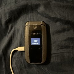 LG 440G Black (TracFone) Flip Cell Phone FOR PARTS – BATTERY NOT CHARGING!