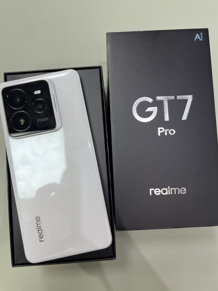 Realme GT 7 Pro 6.78 » 50MP Snapdragon 8 Elite Android Google Unlocked 5G