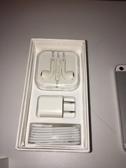 Apple iPhone 5 – 16GB – White & Silver (Verizon) A1429 (CDMA + GSM) extra item