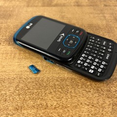 LG Remarq LN240 2.4&Prime; LCD Bluetooth Sprint Cellular Slider Cell Phone Turquoise