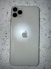 Apple iPhone 11 Pro Max 64GB A2161 Silver Unlocked Very Good Condition + 5 Cases