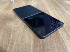 Samsung Galaxy Z Flip 7 – 256 GB – Jetblack (AT&T) – READ