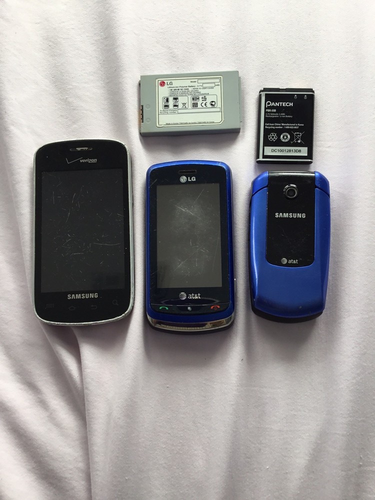 Lot of 3 Mixed Brands AT&T 1 FLIP And 1 SLIDE – 1 SAMSUNG – Untested For Parts