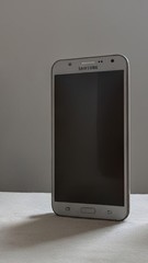 Samsung Galaxy J7 SM-J700T1 16GB 5.5&Prime; 13MP LTE 1.5GB MetroPCS White