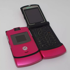 Motorola RAZR V3 Unlocked Flip GSM 850 /900 /1800 /1900 Bluetooth Mobile Phone