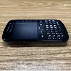 BlackBerry 9720 Unlocked Cellphone 3G WIFI 5MP Camera FM Radio GPS Black/Pink