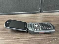 Kyocera DuraXE E4710 8GB Rugged Flip Phone (AT&T)