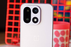 OnePlus 15 5G 6.78 » 256GB/512GB/1TB 50MP Triple Cameras 165Hz 7300mAh Unlocked