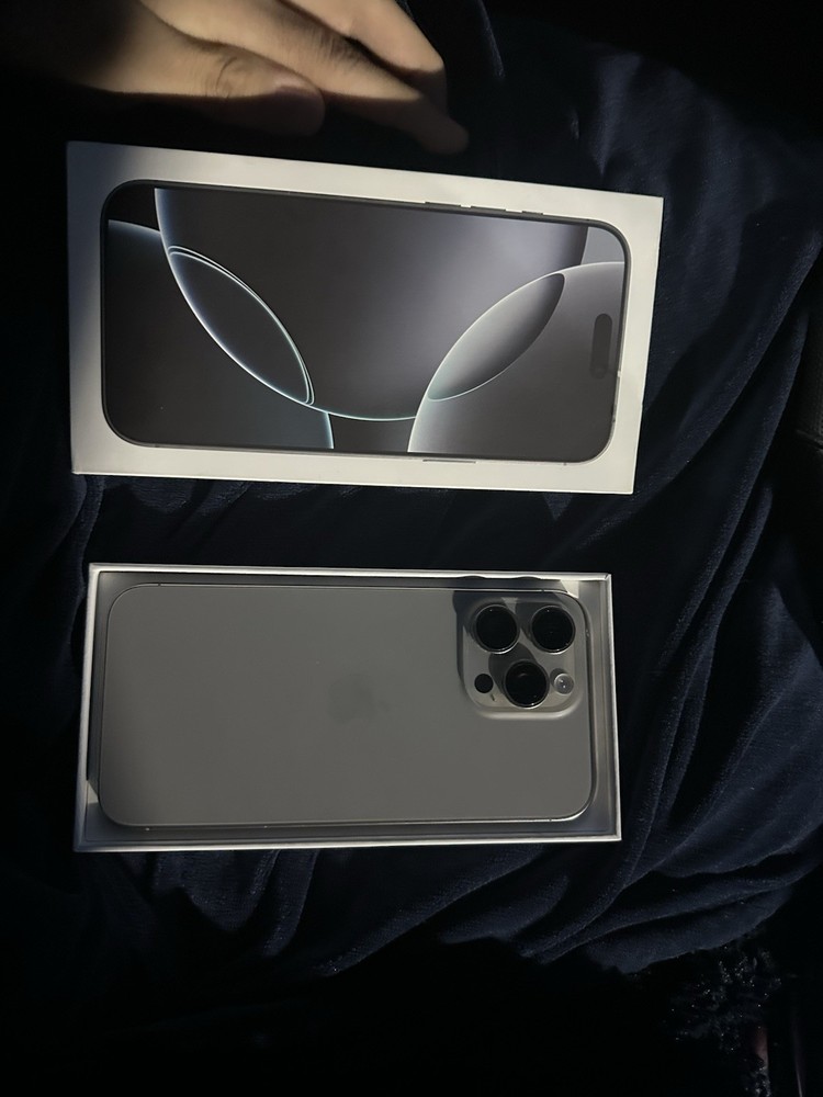 Apple iPhone 15 Pro Silver Smartphone Face Recognition Wi-Fi Bluetooth with Box