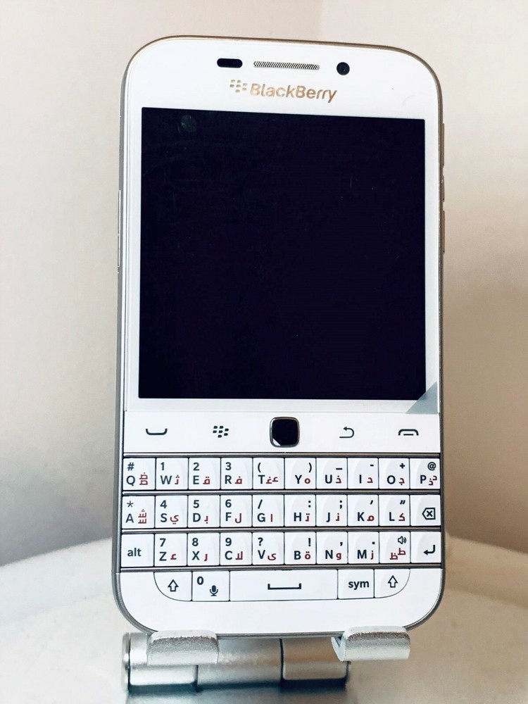 BLACKBERRY CLASSIC Q20 (UNLOCKED)+ (WHITE/ black COLOR) !! GOOD DEAL !!!