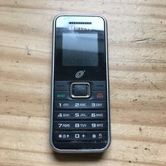 Samsung Black and Sliver SGH-S125G Cellphone 4&Prime;L x 1.5&Prime;W
