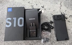 Samsung Galaxy S10 SM-G973U 128GB+8GB 4G Unlocked Android Smartphone Bundle