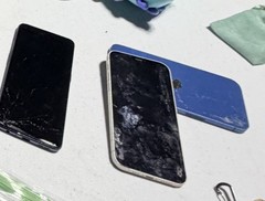 3 Phone Lot Untested 2 iPhones + 1 Samsung Galaxy For Parts Repair Cracked AS-IS