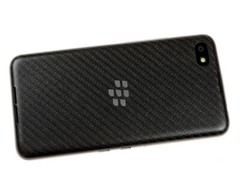 BlackBerry Z30 5.0&Prime; 8MP 16GB 2GB RAM BlackBerry OS GSM / HSPA / LTE
