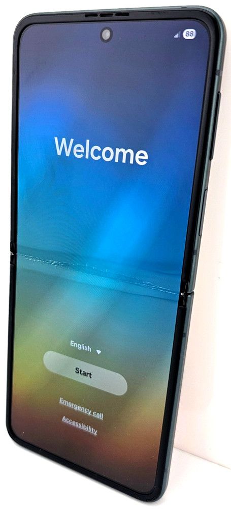 Samsung Galaxy Z Flip 3 SM-F711U – Unlocked 128GB Green *USED CONDITION*