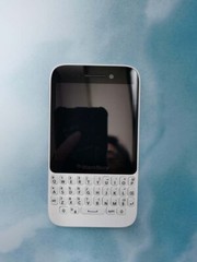BlackBerry Q5 Unlocked 4G/LTE 8GB 3.1&Prime; 5MP SIM FREE Keyboard Smartphone