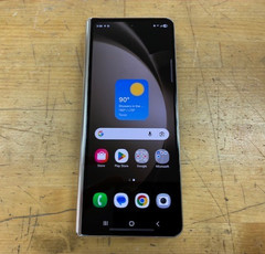 Samsung Galaxy Z Fold5 – [256GB -Cream -Unlock]**FOR PARTS/INTERNAL SCREEN**