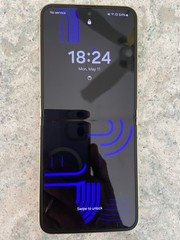 SAMSUNG Galaxy flip 6 (Paris2024 OLYMPIC edition) – Minor use. REDUCED PRICE!