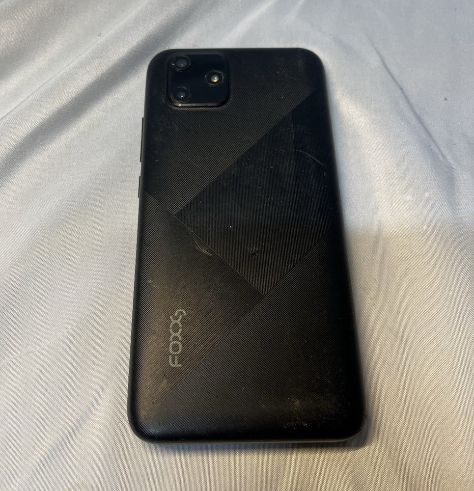 FOXXD Black Bar Style Smartphone, Cracked Screen (For Parts/Not Working)