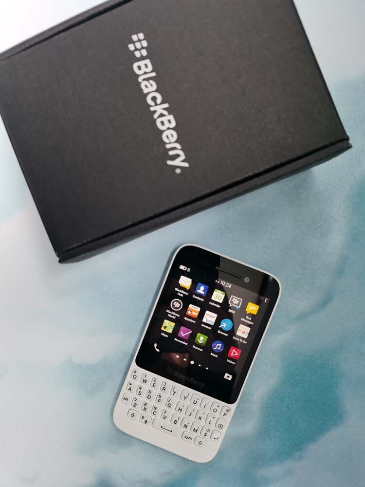 BlackBerry Q5 Unlocked 4G/LTE 8GB 3.1&Prime; 5MP SIM FREE Keyboard Smartphone