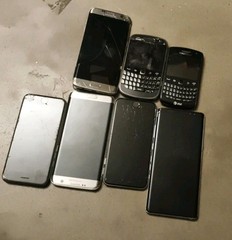 Lot of 7 Mixed Phones /Samsung , iPhone,BlackBerry – For Parts