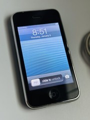 Apple iPhone 3GS – 8GB – Black (AT&T) A1303 (GSM)