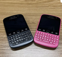 BlackBerry 9720 Unlocked Cellphone 3G WIFI 5MP Camera FM Radio GPS Black/Pink