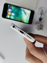 Apple iPhone 5c – 8 GB / 16 GB / 32GB – White (Unlocked) Mobile 90% NE W