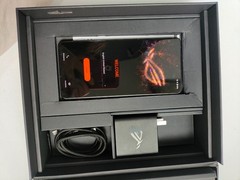 Asus ROG Phone 9 Pro 512GB 16GB RAM Unlocked any carrier Excellent
