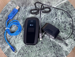LG 440G Black TracFone Prepaid Basic Camera Flip Cell Phone