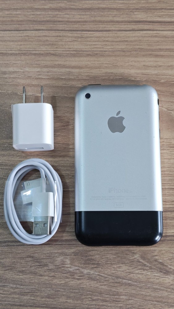 Apple iPhone 1st Generation iPhone 2G GSM 4/8/16GB iOS 1/iOS 3 Black Unlocked
