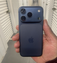 Apple iPhone 17 Pro 256GB Blue Network Locked iOS Wi-Fi Bluetooth MG7M4LL/A
