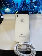 Apple iPhone 4s – 16 GB – White (Unlocked)