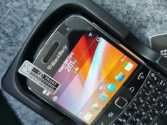 BLACKBERRY 9900 BOLD – 8 GB – Black / White 3G (Unlocked) microSDHC GPS