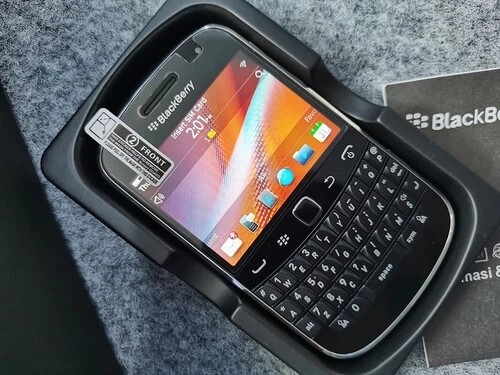 BLACKBERRY 9900 BOLD – 8 GB – Black / White 3G (Unlocked) microSDHC GPS