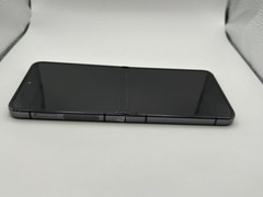 Samsung Galaxy Z Flip5 512GB Factory Unlocked – Graphite