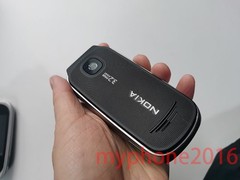 Nokia 7230 (Unlocked) 2G / 3G microSDHC Cellphone