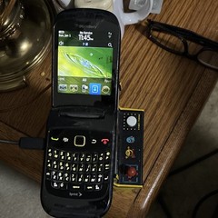 BlackBerry 9670 Flip Phone QWERTY Sprint Black 512MB 2.4in 3.2MP