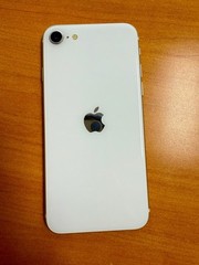 iPhone SE 3rd Gen 5G 64GB White Factory Unlocked – Good Condition.