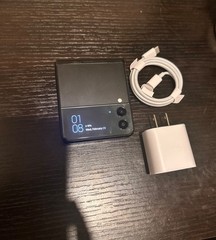 Samsung Galaxy Z Flip3 – 128 GB – Phantom Black (Unlocked) *Read Description