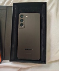 LAST WEEK!!Samsung Galaxy S22 – 128 GB – Phantom Black (Unlocked) make me offer?