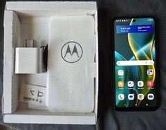 Motorola Moto G 5G 2025 128 GB XT2513V Tracfone – Grey – Includes 1 Year of Svc