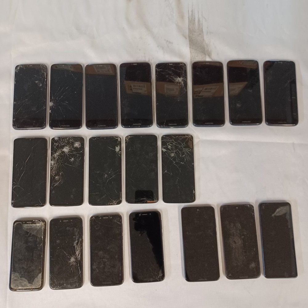 Lot of 20 Motorola Smartphones (2019) Damaged/For Repair