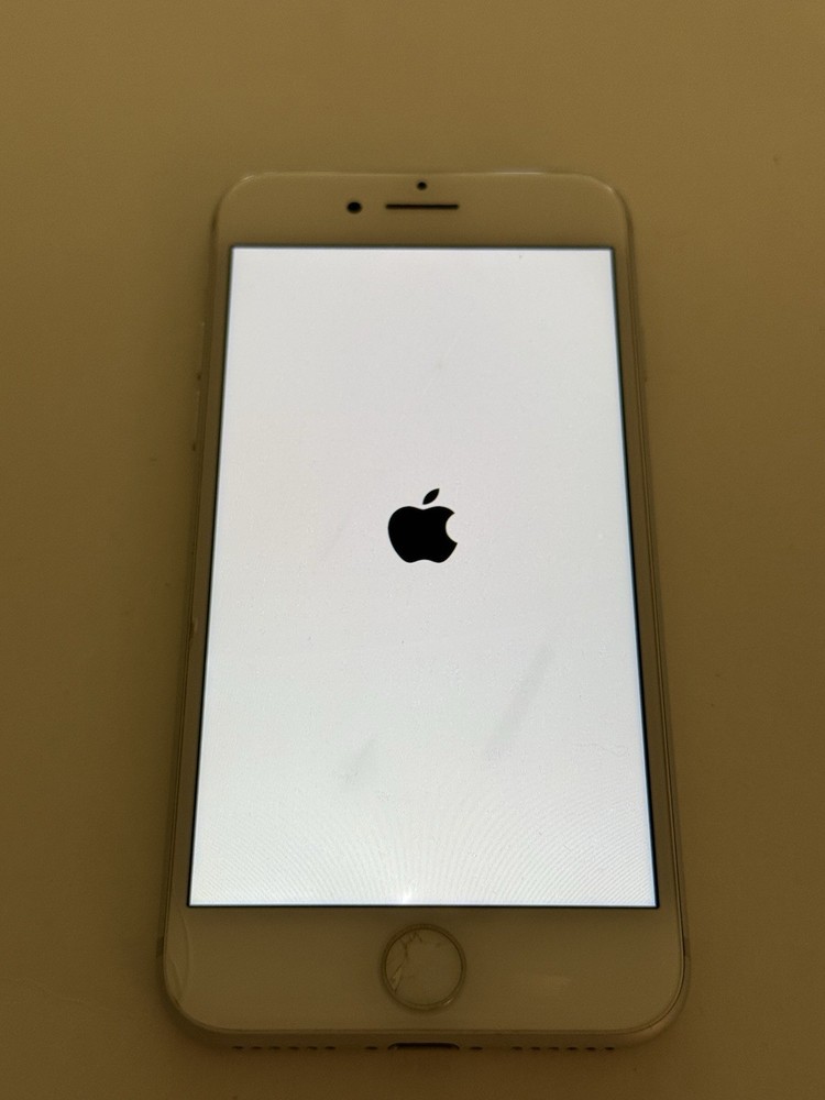 Apple iPhone 7 32GB Silver/White (A1660) iOS 4.7in 12MP GSM For Parts